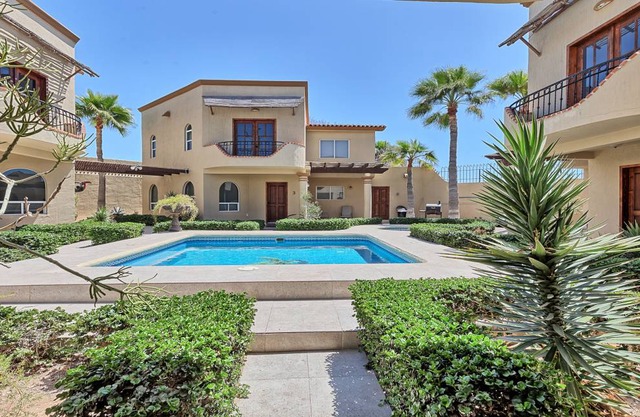 202 m² Villa ∙ 3 bedrooms ∙ 6 guests