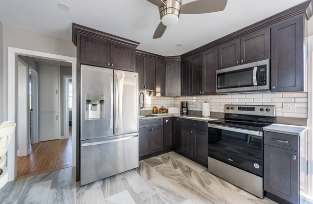 2025 LAVALLETTE NEW Kitchen and Bathroom, Outdoor Shower & AC System