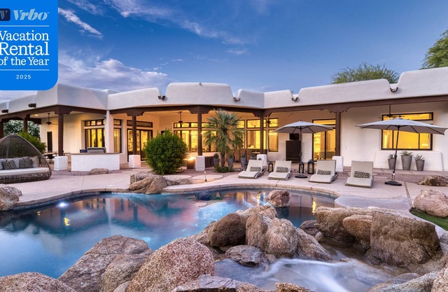2025 VRBO Property of the Year: Scottsdale Luxury Estate: Pool, Spa & Pickleball