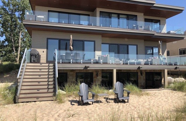 2026 summer weeks booked - N Shore-private low berm ideal beachfront location