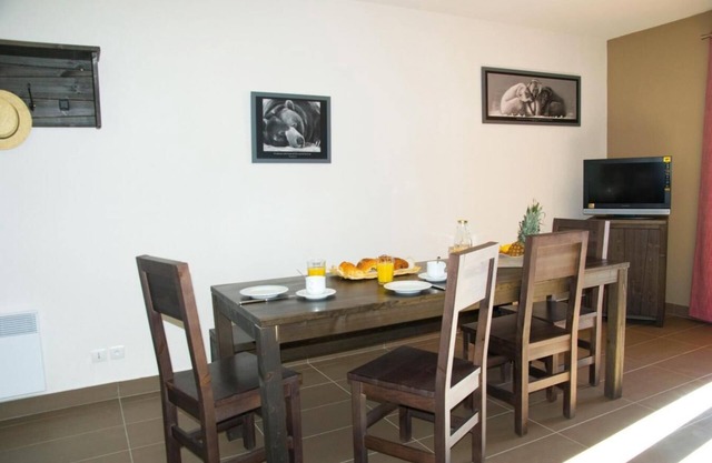 20m from ski lifts, fitness, swimming pool, sauna, hammam, terrace, balcony, tv, ski locker, 35m²