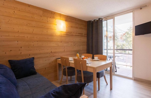 20m from ski slopes, 2nd floor, balcony, ski locker, 31m², Serre Chevalier
