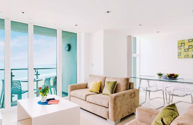 21 Rocklands- Fabulous sea views over Tolcarne Beach from private balcony, secure parking