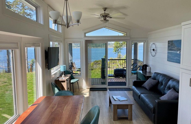 21 - Whale's Breach Cottage By The Sea at Alder Bay