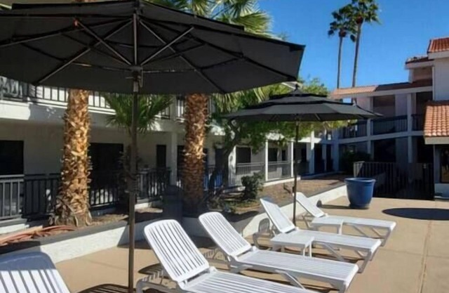 211 Cozy and stylish one bedroom -Pool & Spa!