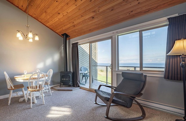 #212 Upper Beach View Suite at Shorewater Resort, Qualicum Beach