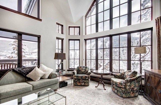 214 m² Condo ∙ 3 bedrooms ∙ 10 guests