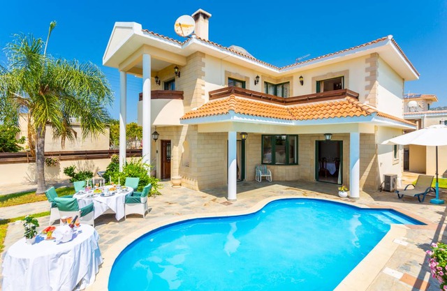 220 m² Villa ∙ 4 bedrooms ∙ 8 guests