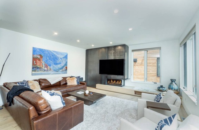 227 m² Condo ∙ 3 bedrooms ∙ 6 guests