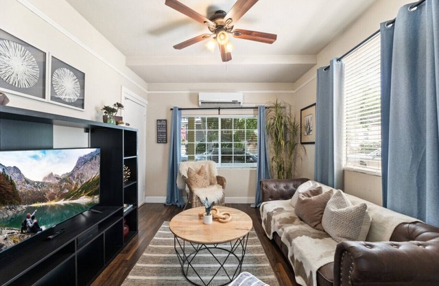 23-1 · Perfect location walking distance to Everything!