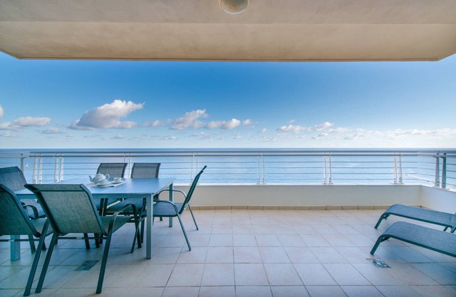 230 m² Apartment ∙ 3 bedrooms ∙ 6 guests
