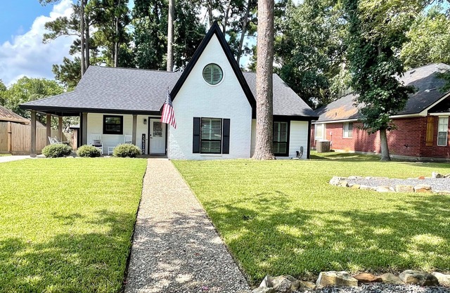 2300 Sq Ft, 4/2 ❤️ 2 Minutes From Lake Conroe