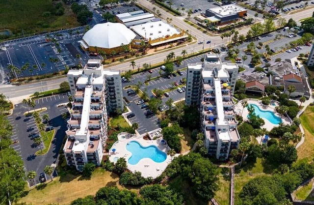 2301 Enclave Skyline condo Near Universal