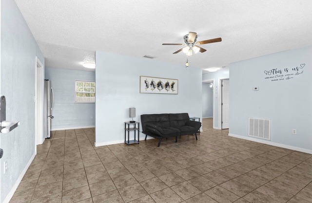 2334 - Peaceful 3-bedroom house with AC in Avon Park