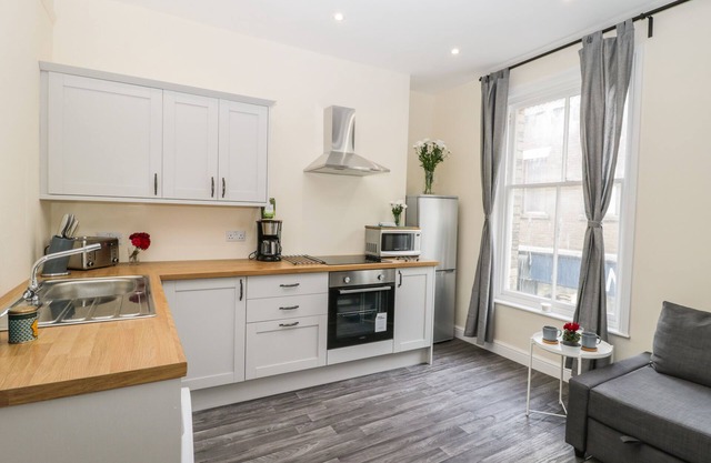 24 BAXTERGATE, family friendly, character holiday cottage in Whitby