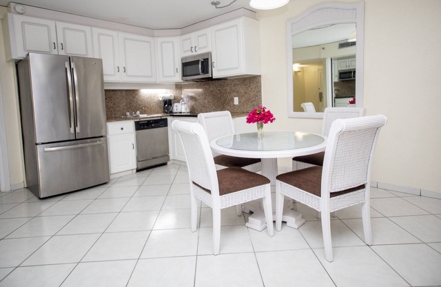 24 - BLUE SHORE 2BDR