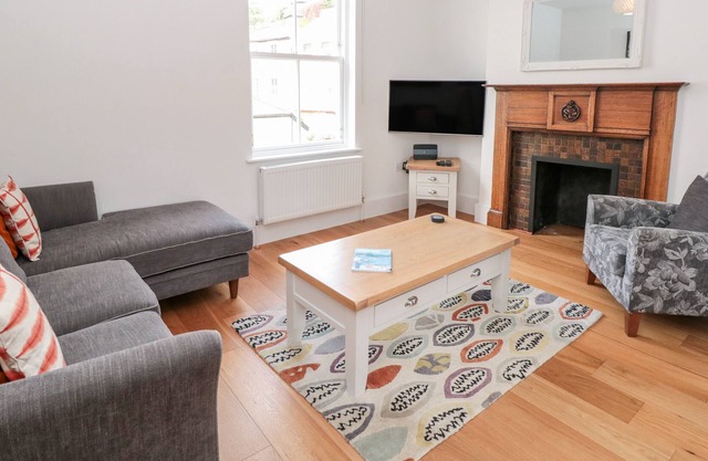 24 FOSS STREET, pet friendly, with a garden in Dartmouth