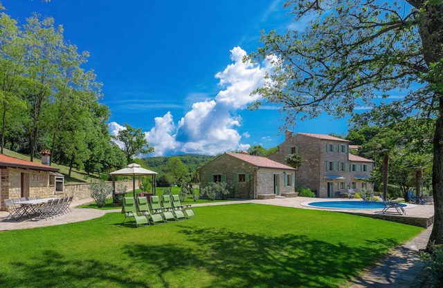 240 m² House ∙ 10 bedrooms ∙ 16 guests