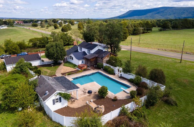 242 m² House ∙ 3 bedrooms ∙ 15 guests