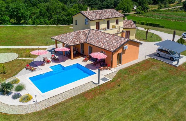250 m² House ∙ 3 bedrooms ∙ 6 guests