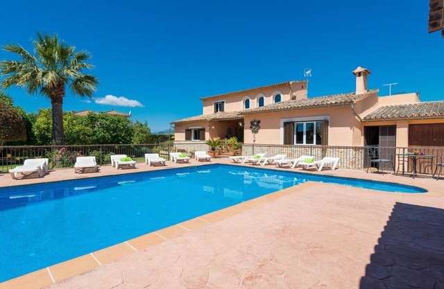 250 m² Villa ∙ 4 bedrooms ∙ 8 guests