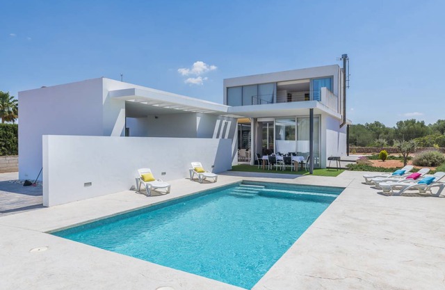 250 m² Villa ∙ 4 bedrooms ∙ 6 guests