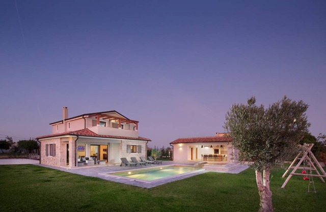 250 m² Villa ∙ 4 bedrooms ∙ 8 guests