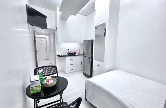 250sqft,4 Economy Stay in Bashundhara, Pool & Gym