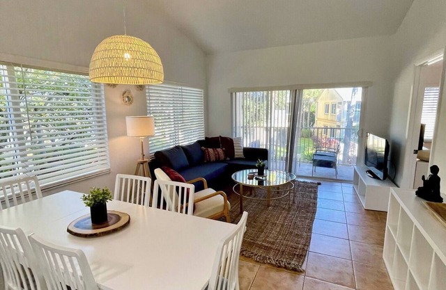 270C - Modern & Bright 3 Bedroom Apt in Boca Raton