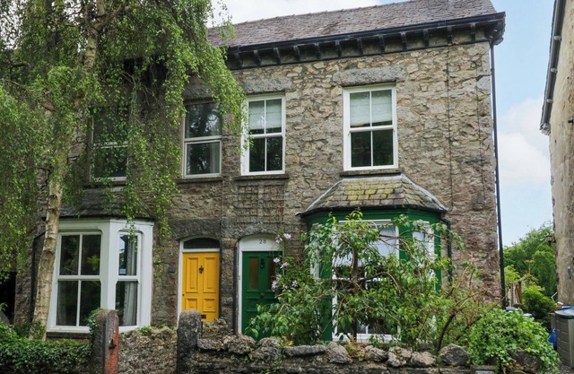 28 ROCK VILLAS, pet friendly, with open fire in Silverdale