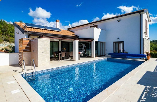 280 m² Accommodation ∙ 3 bedrooms ∙ 8 guests