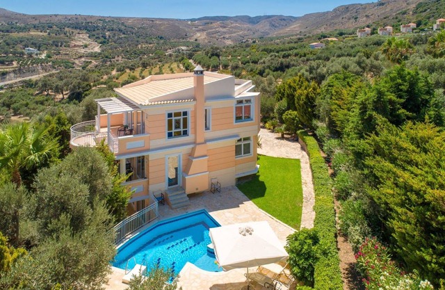 280 m² Villa ∙ 5 bedrooms ∙ 10 guests