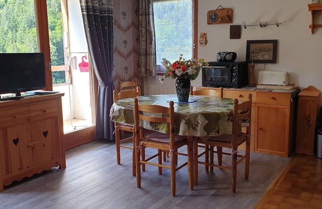 28m² Studio in Center with Pool and Balcony!