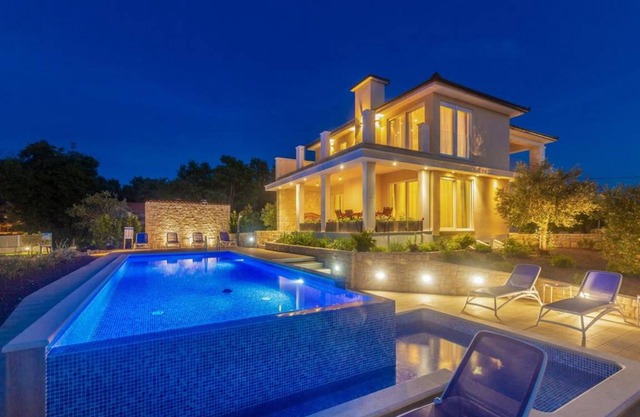 290 m² Villa ∙ 4 bedrooms ∙ 10 guests
