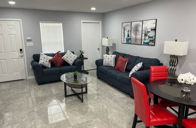 2B/1B apartment A in wonderful Brownsville with AC