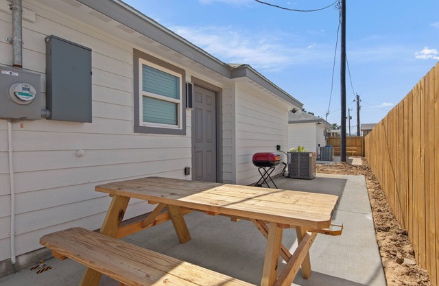 2B/1B apartment B in wonderful Brownsville with AC
