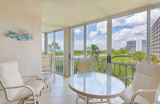 2B/2B Beachfront Island Vacation Condo at Creciente w/ View of Gulf and Pool