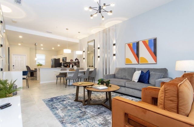 2bd/2ba Brand new lake-view condo close to Disney