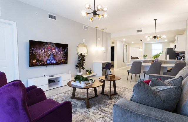 2bd/2ba Brand new lake-view condo close to Disney
