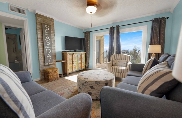 2bd/2ba Condo Ocean views from every room walk in shower FREE BEACH CHAIRS