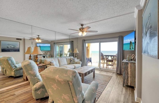 2bd/2ba Condo Ocean views from every room walk in shower FREE BEACH CHAIRS