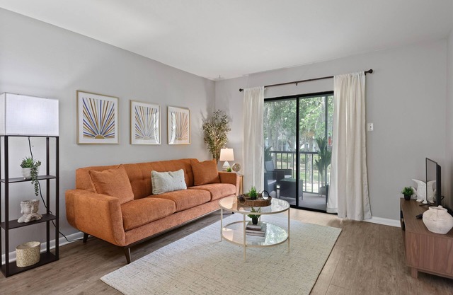 2bd/2ba Condo * Renovated * Condo in Savannah*30+ day stay *Pool