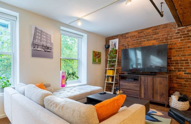 2BD Gastown modern apt!