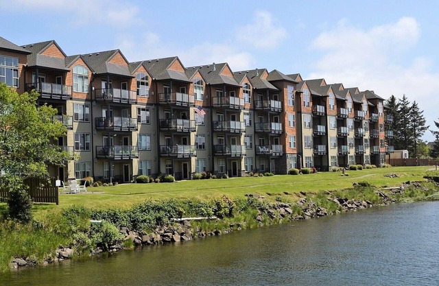 2Bed/2Bath Upscale, River Front Condos. Close to Beach & Convention Ctr