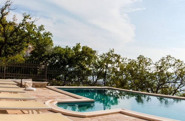 2bedroom Apt #2 w/shared pool @Pietra Mare Apts