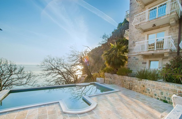 2bedroom Apt #4 w/shared pool@Pietra Mare Apts