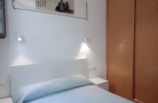 2bedrooms and 1bathroom with air 2 mins to Gran Via-Plaza de España, very quiet