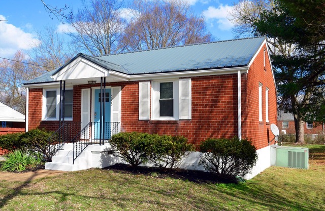 2BR 1BATH Cozy Cottage Quiet Area! 12mins-Downtown Nashville 10mins-Brentwood!