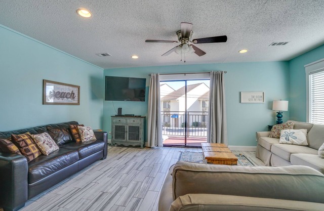 2BR 2.5 Bath Gulfview Across from Pompano Joes