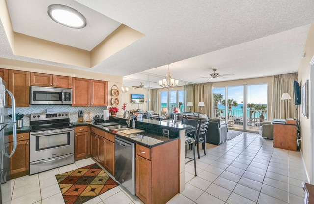 2br 2 bath Deluxe unit with king Beds. Beautiful view of the Gulf of Mexico.